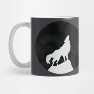 howling at the moon wolf Mug
